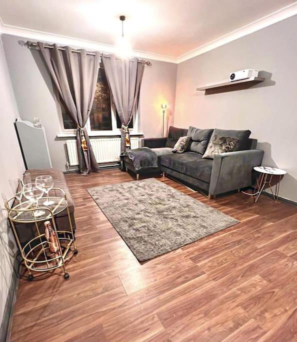 Lovely, Two Bedroom Apartment Central Location Londra Exterior foto